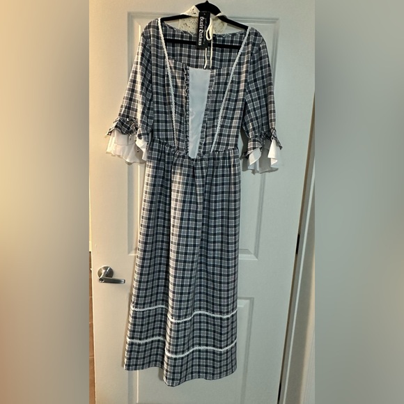 Scarlet Darkness Women Pioneer Colonial Costume with head kerchief - Picture 2 of 7